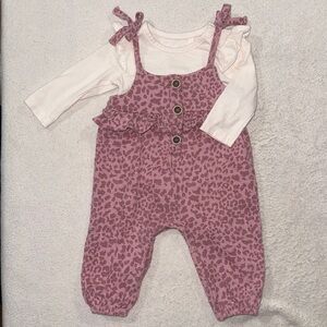 🛍PRETTY Little GIRLS OUTFIT SIZE 3-6 MONTH 🛍